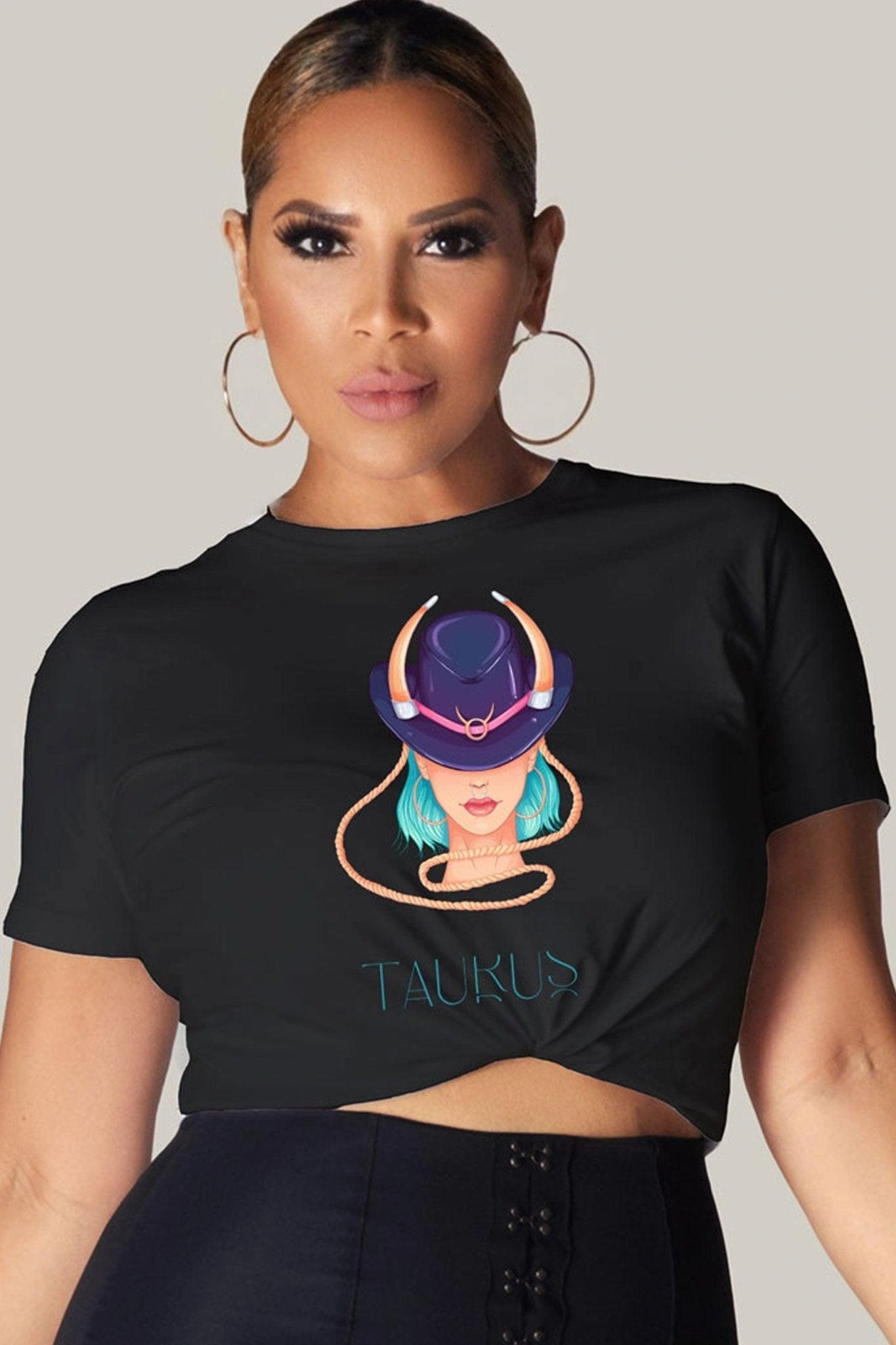 Zodiac Babe Tee: Un Cielo di Stelle Addosso, Un'Anima Zodiacale in Ogni Istante.